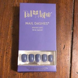 Red Aspen Nail Dashes in Farrah’s Fancy